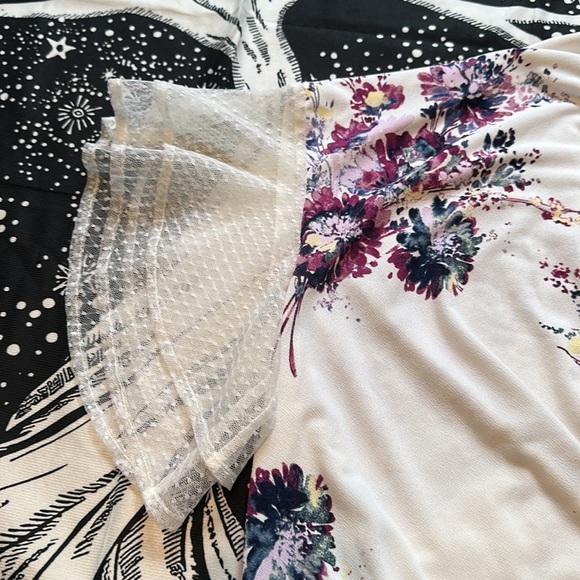 Maurice’s floral flared lace short sleeve top size 1 - Picture 6 of 8